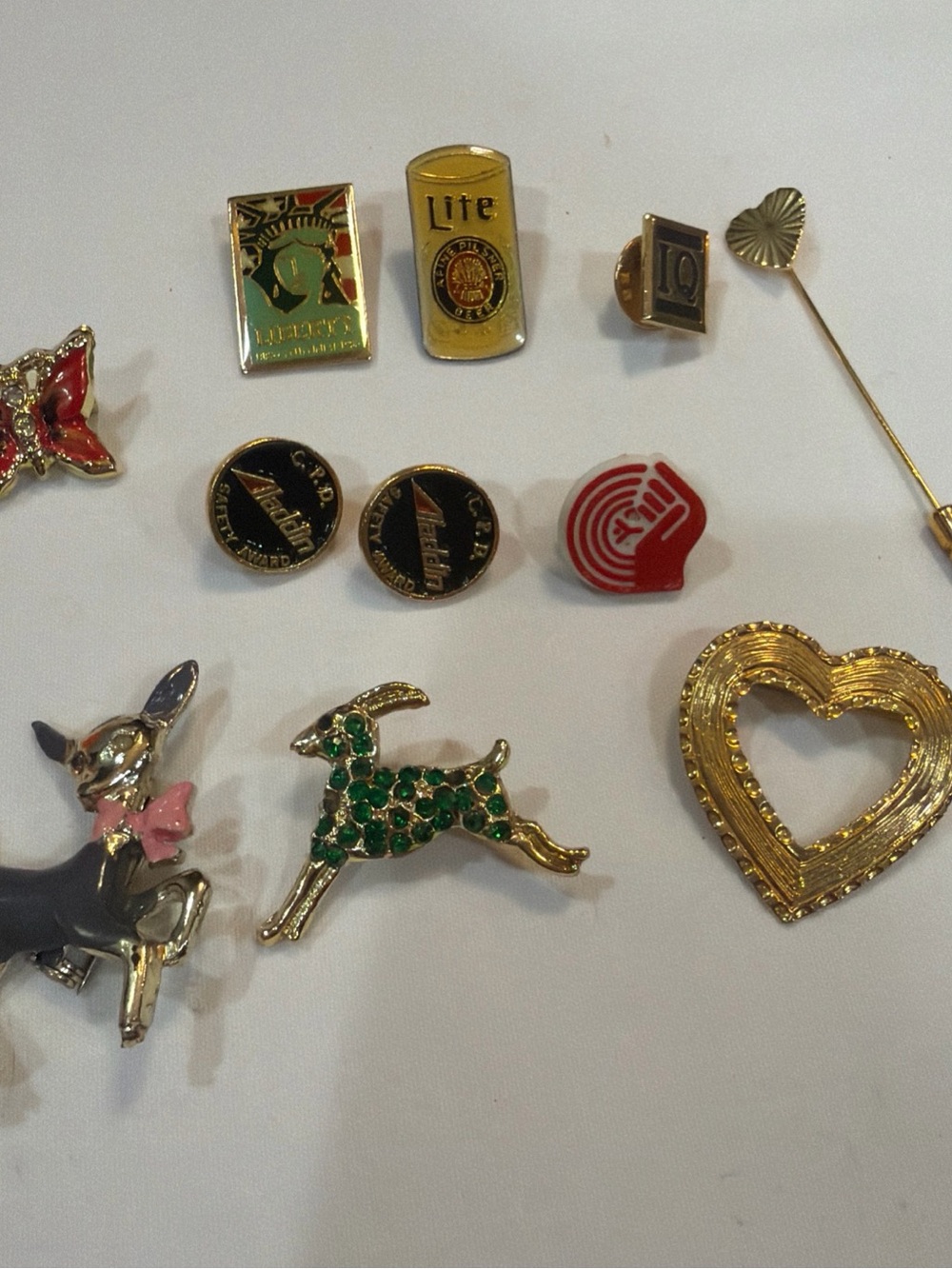 Gold Tone Heart Pin and Mixed Enamel Brooch Set - Green, Pink, Red, Gold 11 pies